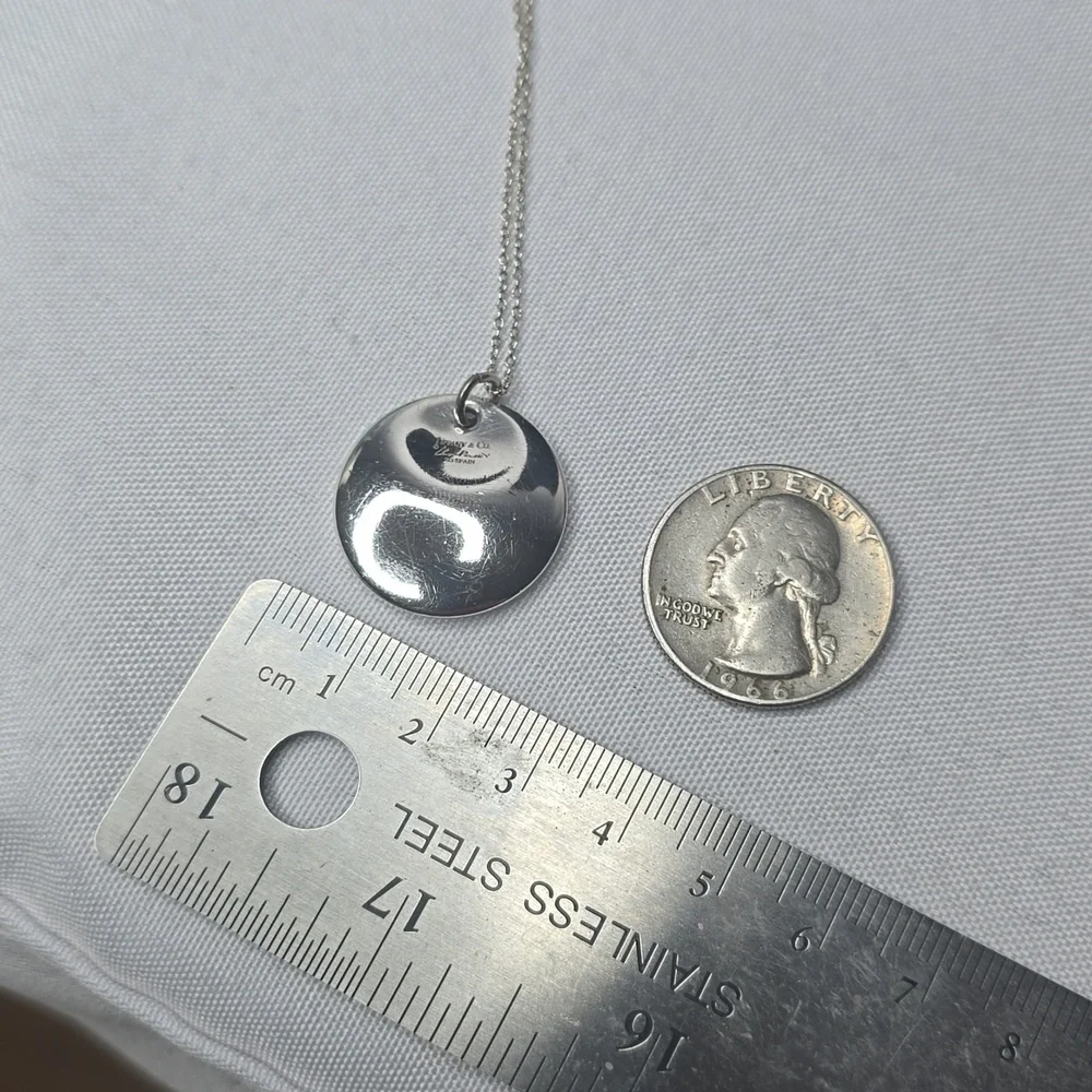 Tiffany & Co  Elsa Peretti  24 mm Thumbprint Round on chain - Picture 5 of 6